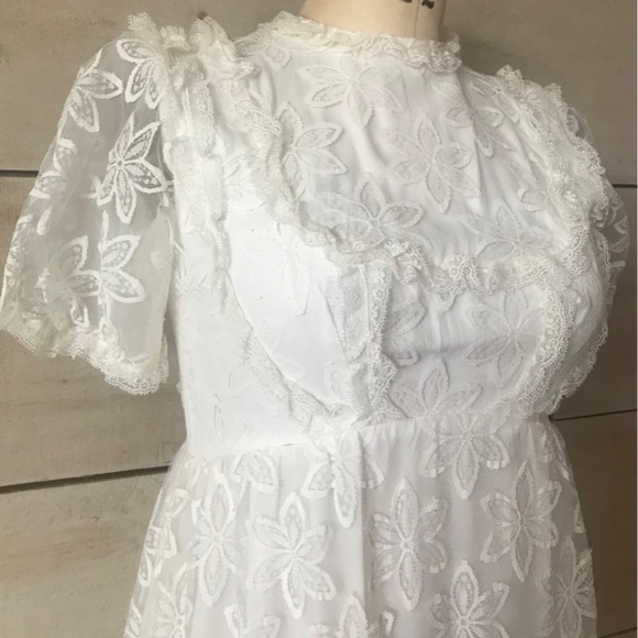 Vintage 1970s White Lace Gown - Picture 2 of 3